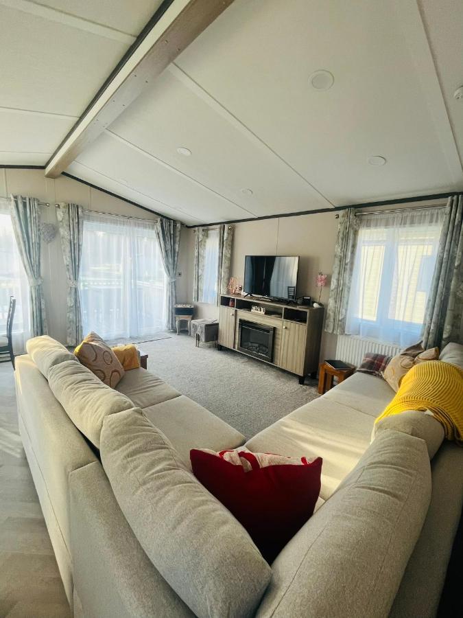 Bushmills Lodge With Hot Tub Thornton  ภายนอก รูปภาพ